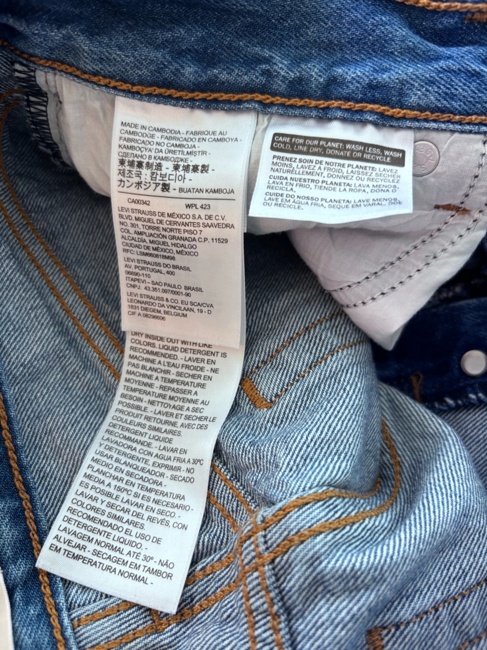LEVI’S Wedgie Straight Jeans Size 28 Distressed Frayed Hem - Picture 6 of 13